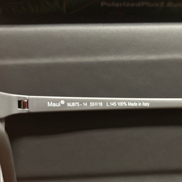 Maui Jim NEW with BOX sunglasses - Picture 2 of 4